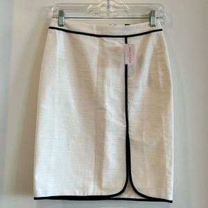 NWT Ann Taylor Skirt (Size 00P)